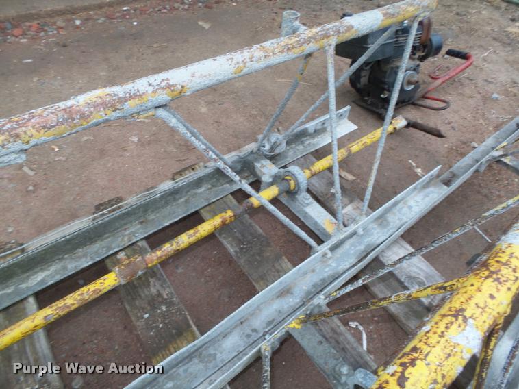 image for item CA9331 Vibrating concrete screed