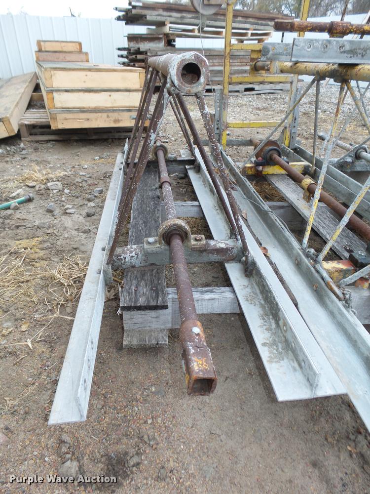 image for item CA9331 Vibrating concrete screed