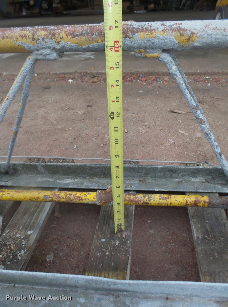 image for item CA9331 Vibrating concrete screed