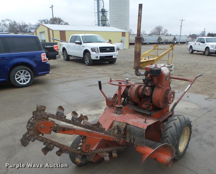 image for item CA9332 Ditch Witch M422 trencher