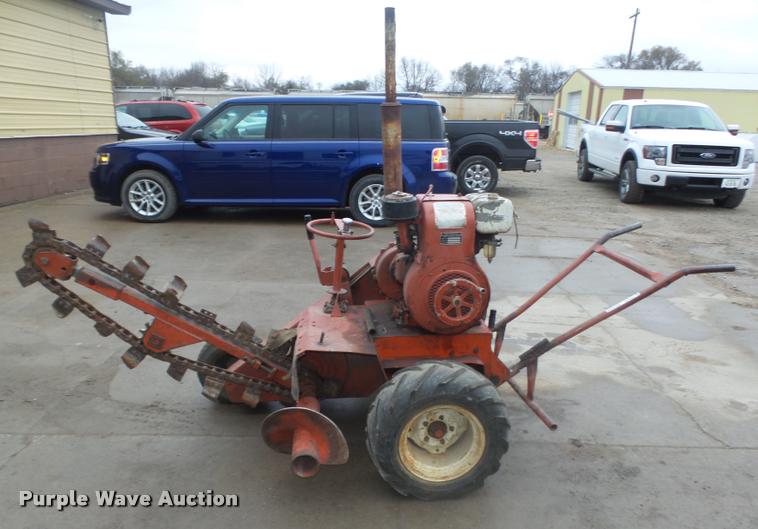 image for item CA9332 Ditch Witch M422 trencher