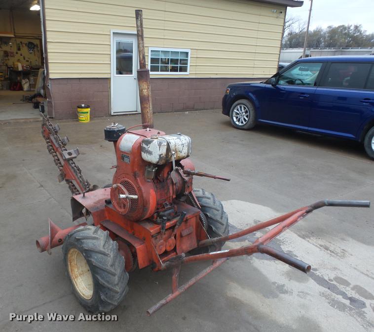 image for item CA9332 Ditch Witch M422 trencher
