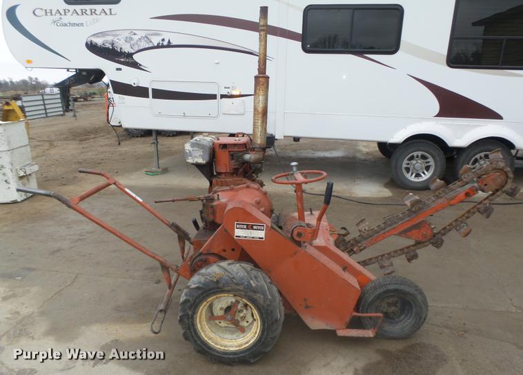 image for item CA9332 Ditch Witch M422 trencher