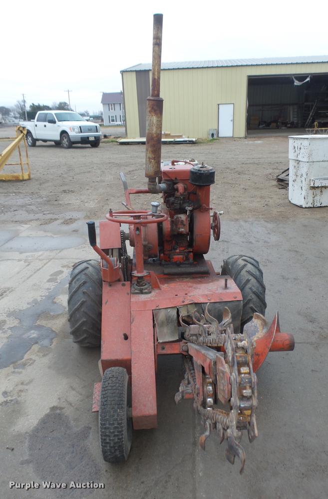 image for item CA9332 Ditch Witch M422 trencher