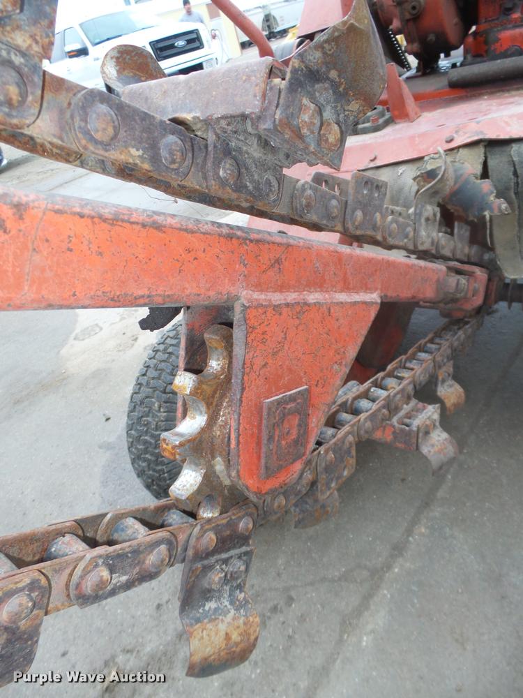 image for item CA9332 Ditch Witch M422 trencher