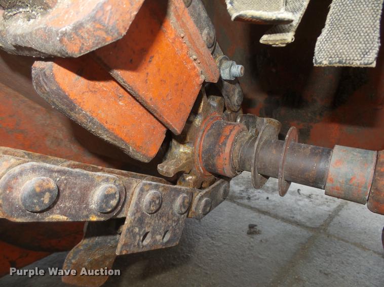 image for item CA9332 Ditch Witch M422 trencher