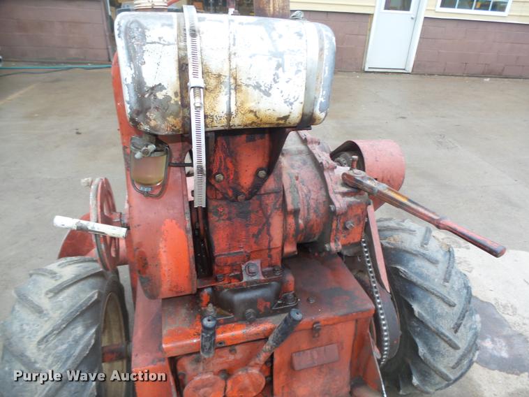 image for item CA9332 Ditch Witch M422 trencher