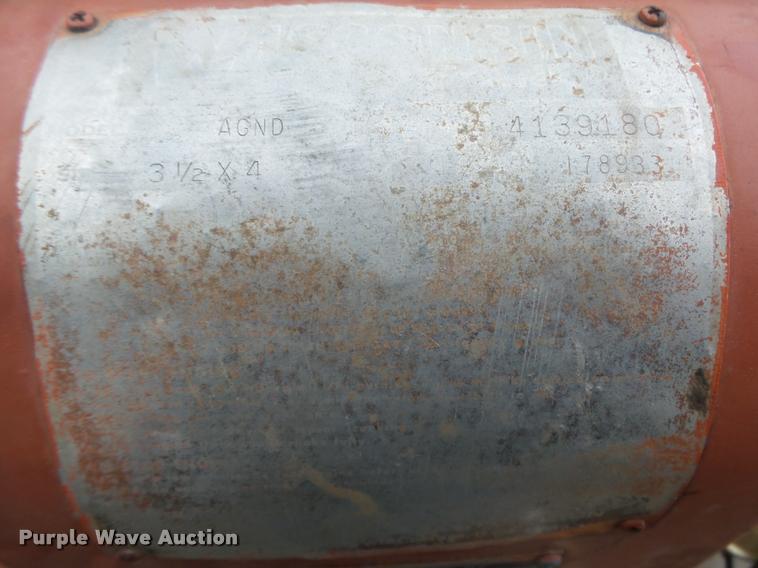 image for item CA9332 Ditch Witch M422 trencher