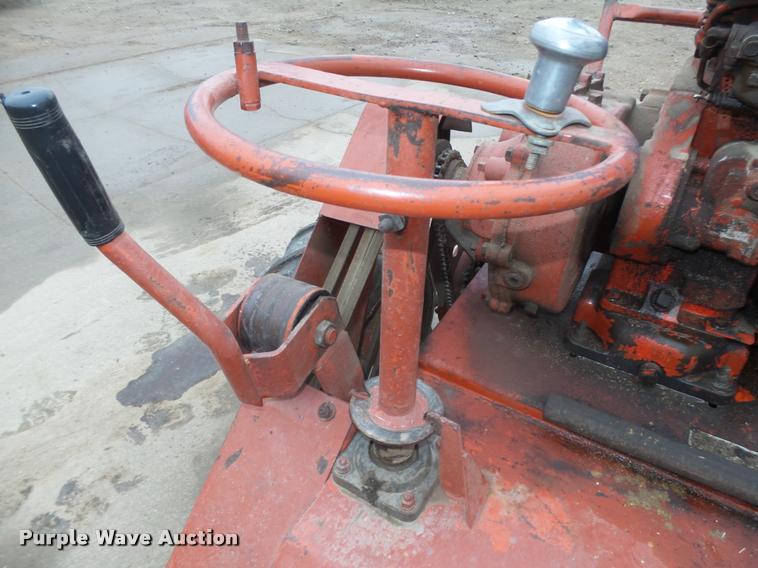 image for item CA9332 Ditch Witch M422 trencher