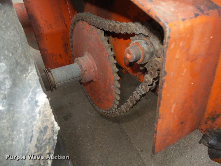 image for item CA9332 Ditch Witch M422 trencher