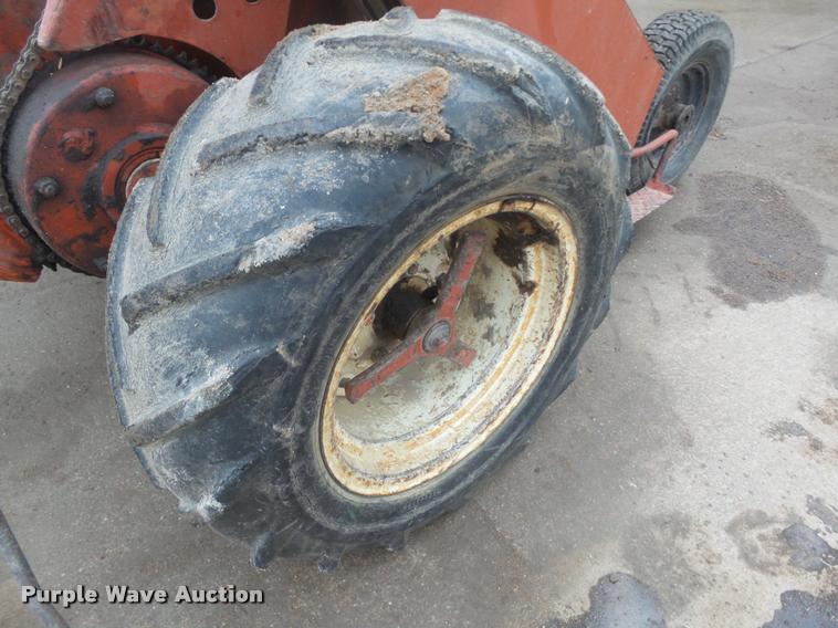 image for item CA9332 Ditch Witch M422 trencher