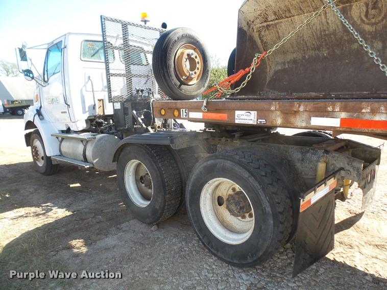 image for item DA3977 2000 Sterling A9500 semi truck