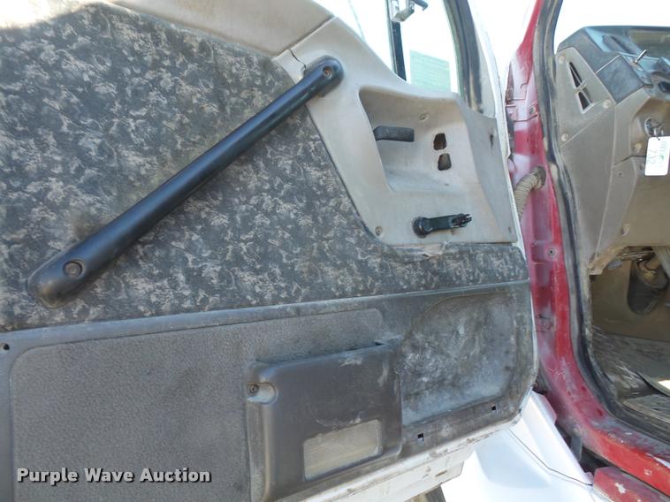 image for item DA3977 2000 Sterling A9500 semi truck