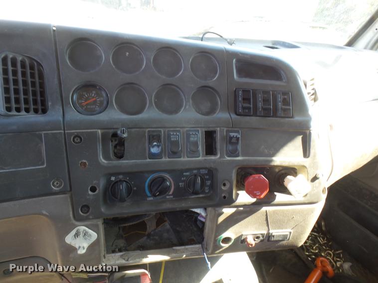 image for item DA3977 2000 Sterling A9500 semi truck