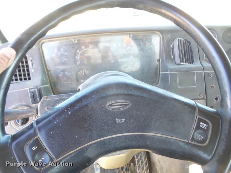 image for item DA3977 2000 Sterling A9500 semi truck