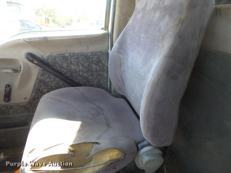 image for item DA3977 2000 Sterling A9500 semi truck