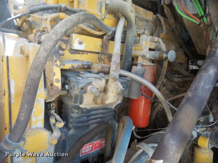 image for item DA3977 2000 Sterling A9500 semi truck