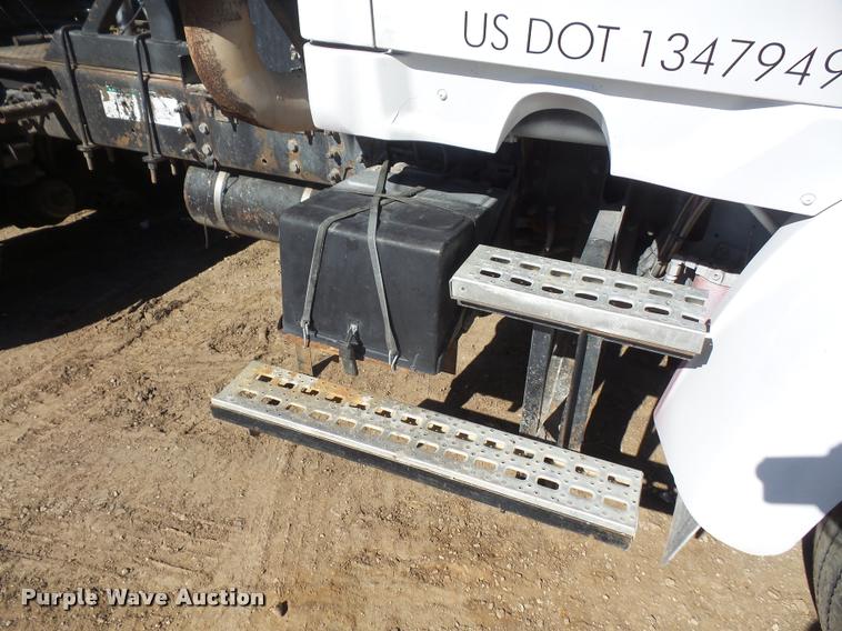 image for item DA3977 2000 Sterling A9500 semi truck