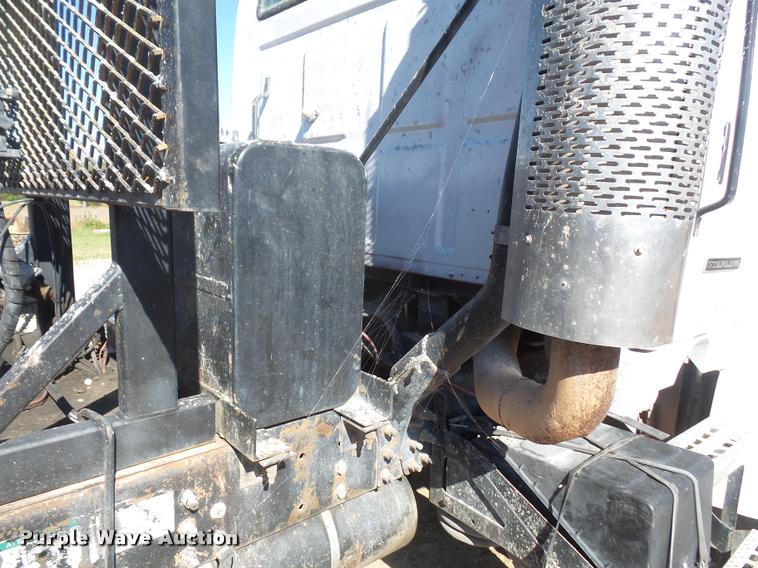 image for item DA3977 2000 Sterling A9500 semi truck