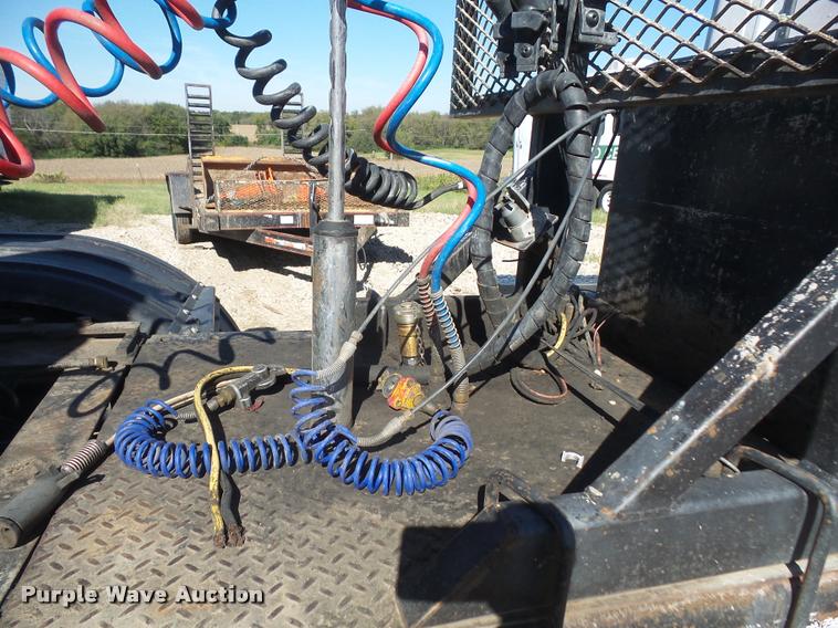 image for item DA3977 2000 Sterling A9500 semi truck