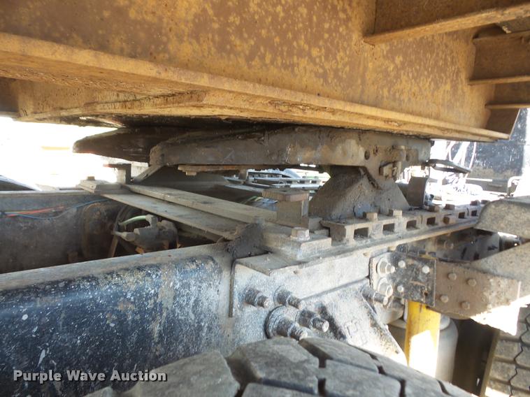 image for item DA3977 2000 Sterling A9500 semi truck