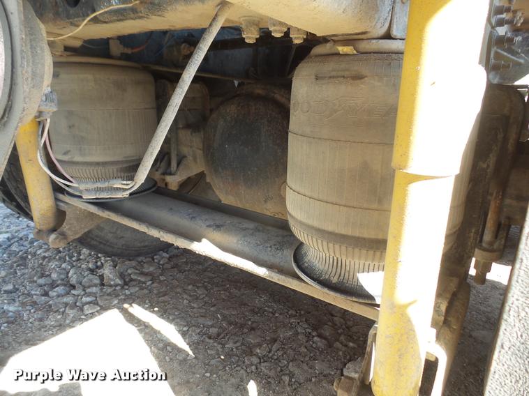 image for item DA3977 2000 Sterling A9500 semi truck