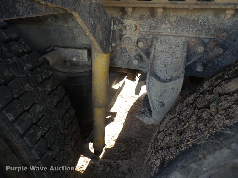 image for item DA3977 2000 Sterling A9500 semi truck