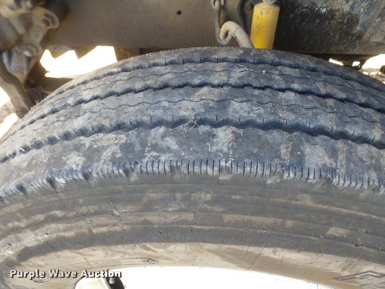 image for item DA3977 2000 Sterling A9500 semi truck