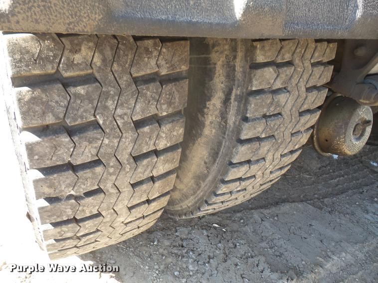 image for item DA3977 2000 Sterling A9500 semi truck