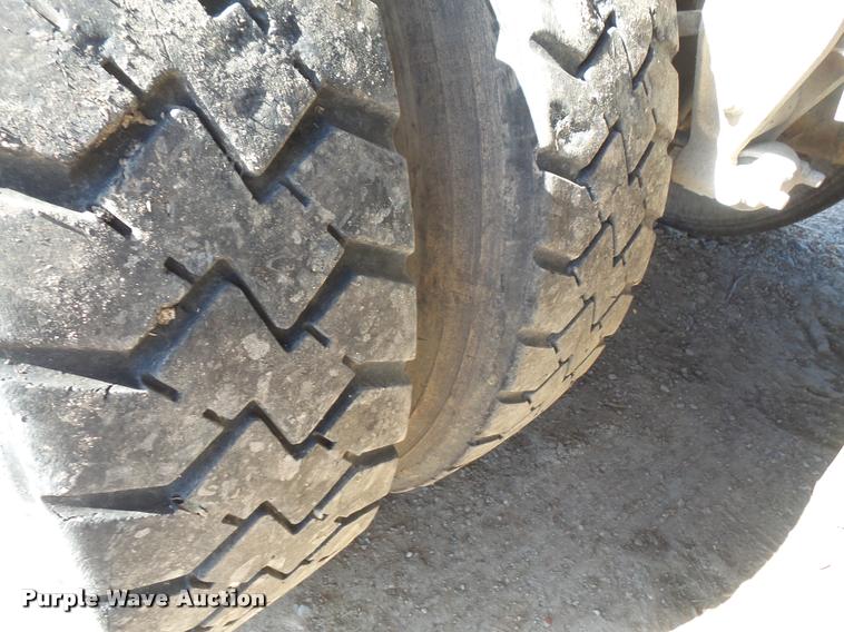 image for item DA3977 2000 Sterling A9500 semi truck