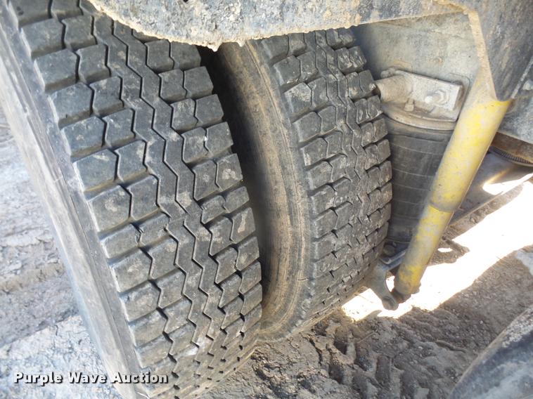 image for item DA3977 2000 Sterling A9500 semi truck