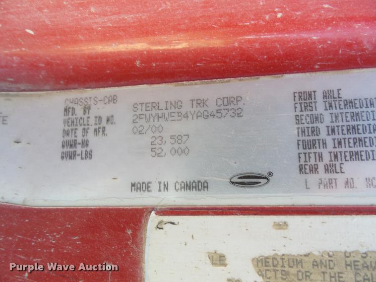 image for item DA3977 2000 Sterling A9500 semi truck