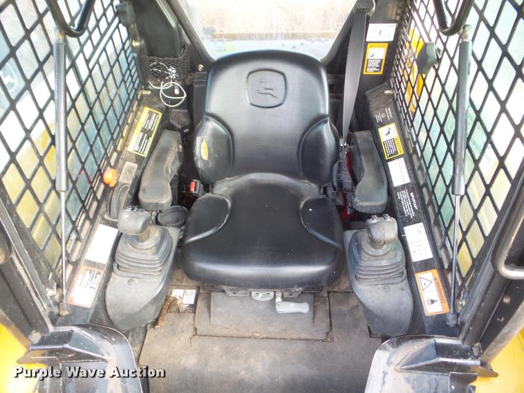 image for item DA5028 2008 John Deere 325 skid steer