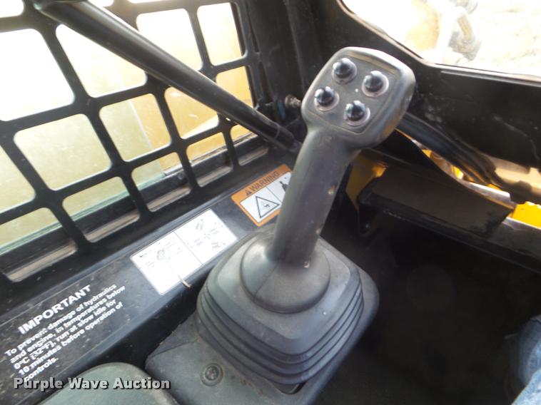 image for item DA5028 2008 John Deere 325 skid steer