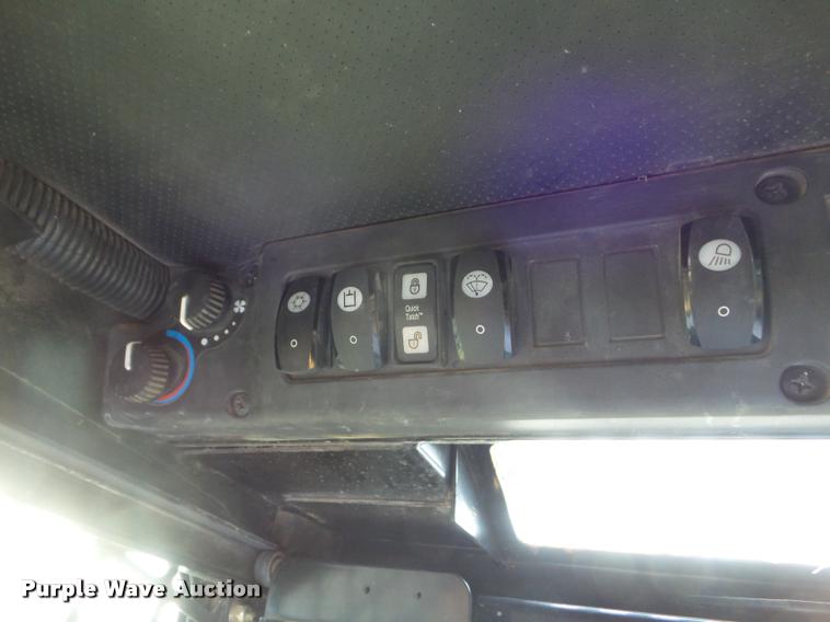 image for item DA5028 2008 John Deere 325 skid steer