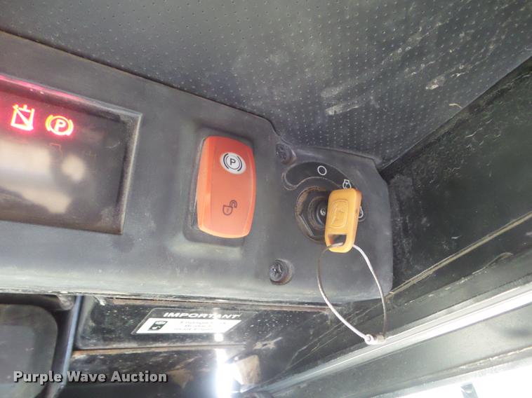 image for item DA5028 2008 John Deere 325 skid steer