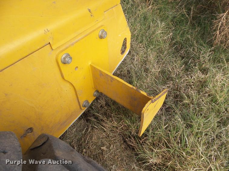 image for item DA5028 2008 John Deere 325 skid steer