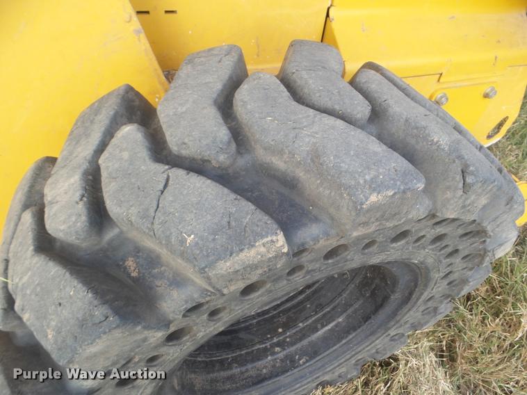 image for item DA5028 2008 John Deere 325 skid steer