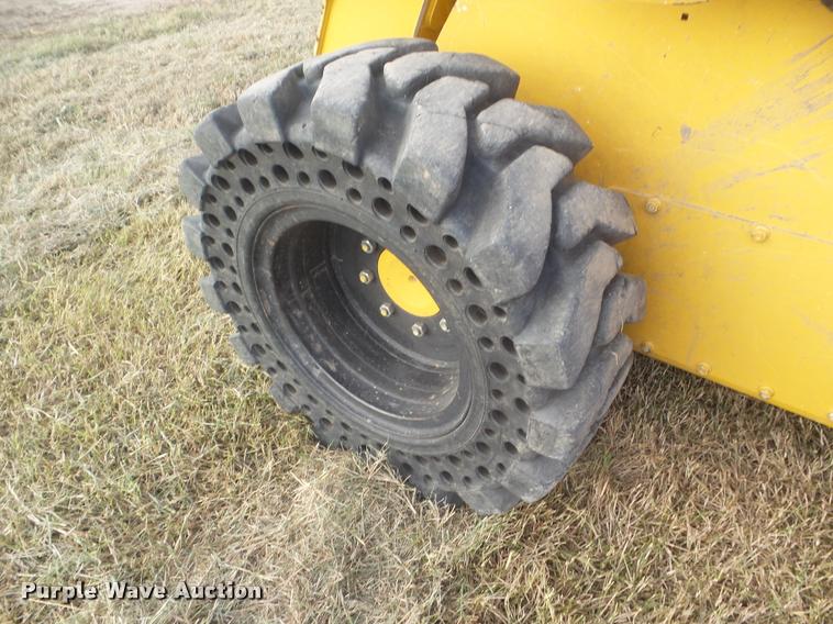 image for item DA5028 2008 John Deere 325 skid steer