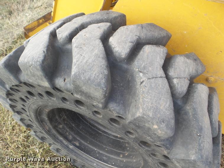 image for item DA5028 2008 John Deere 325 skid steer