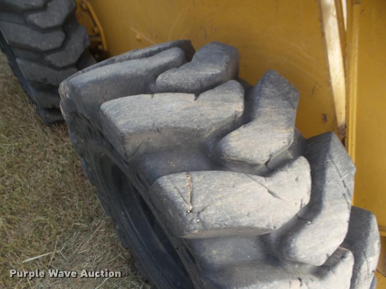 image for item DA5028 2008 John Deere 325 skid steer