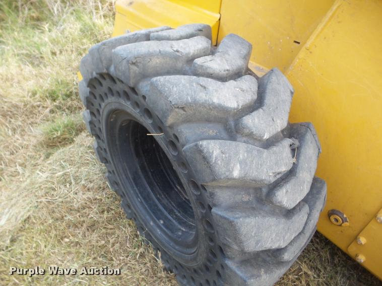 image for item DA5028 2008 John Deere 325 skid steer