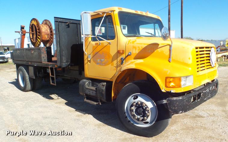image for item DA5118 1991 International 4900 flatbed truck
