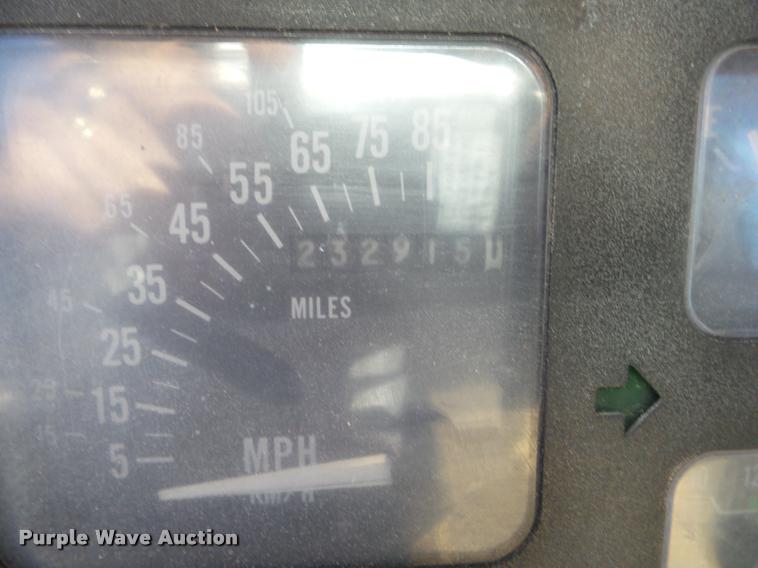 image for item DA5118 1991 International 4900 flatbed truck