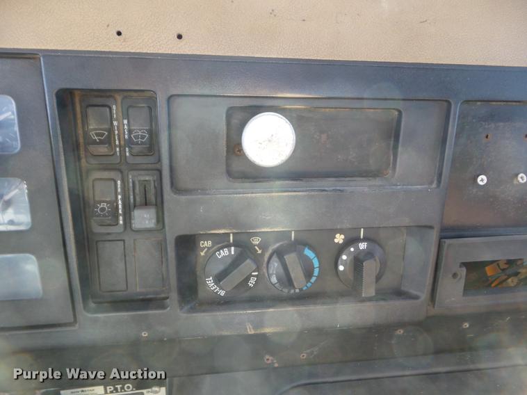 image for item DA5118 1991 International 4900 flatbed truck