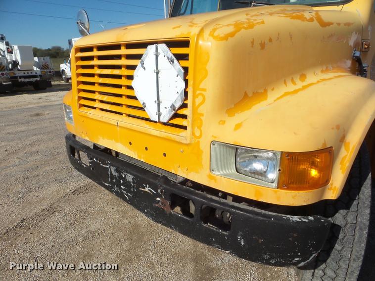 image for item DA5118 1991 International 4900 flatbed truck