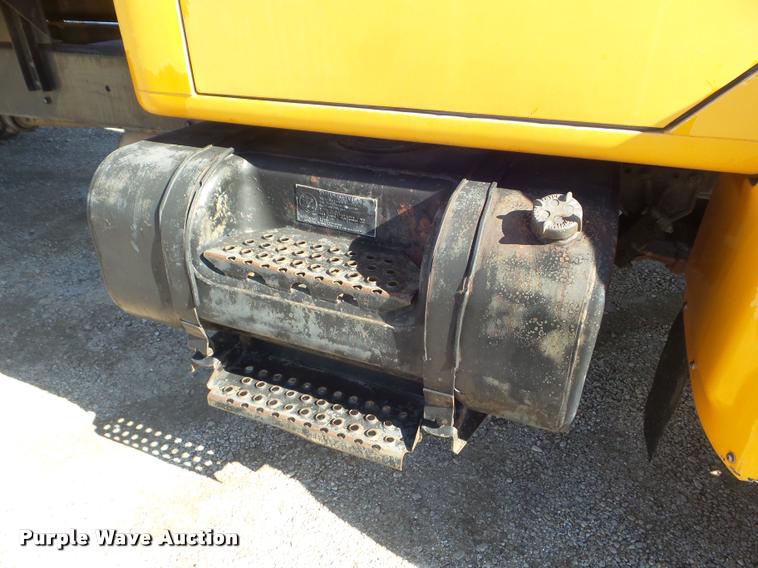 image for item DA5118 1991 International 4900 flatbed truck