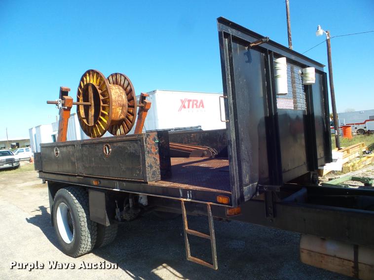 image for item DA5118 1991 International 4900 flatbed truck