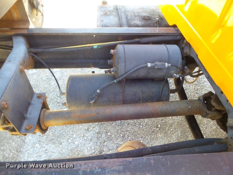 image for item DA5118 1991 International 4900 flatbed truck