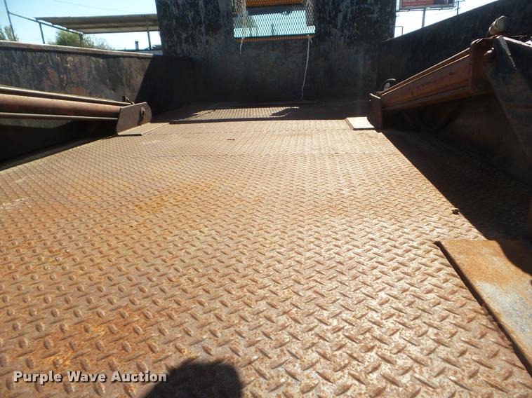 image for item DA5118 1991 International 4900 flatbed truck